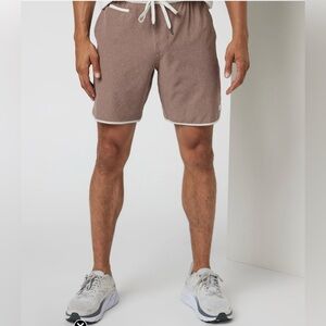 Men’s vuori brand Banks Short
Men's Athletic Shorts
size L